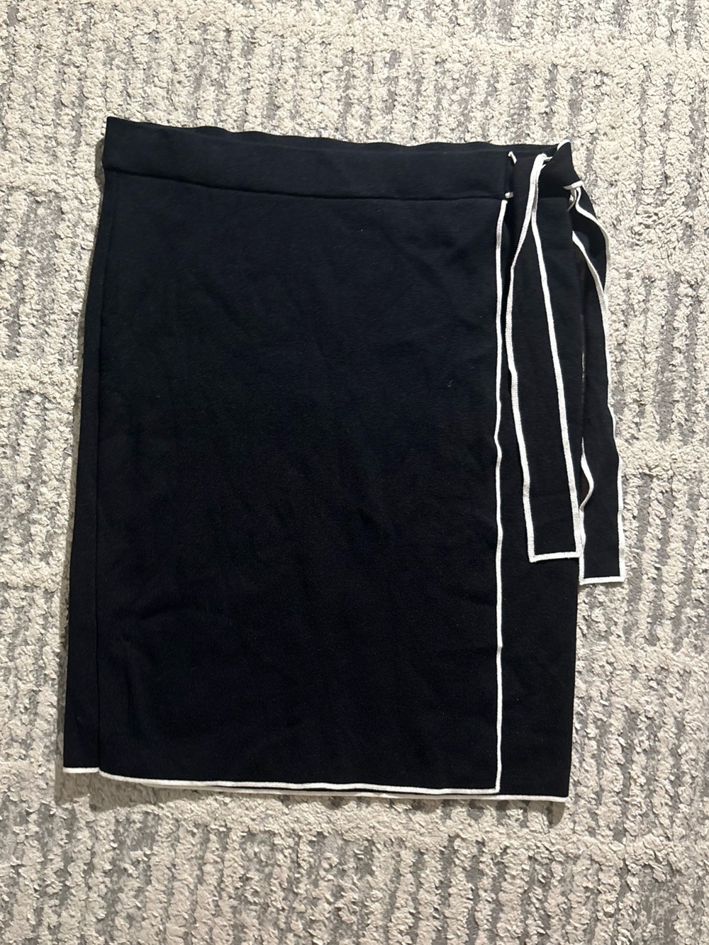 Ann Taylor black white knit wrap style pencil tie skirt size L